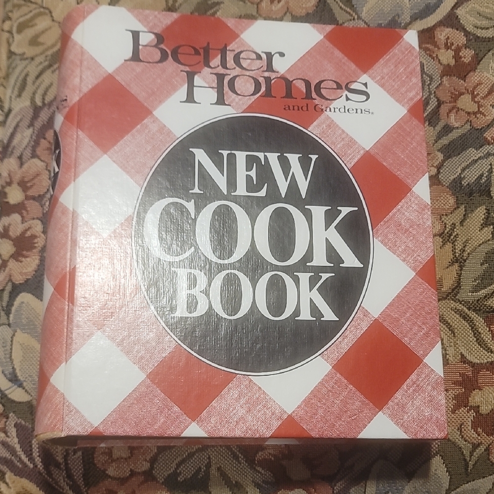 Better Homes and Gardens Red and White Cook Book New Version Feom 1981